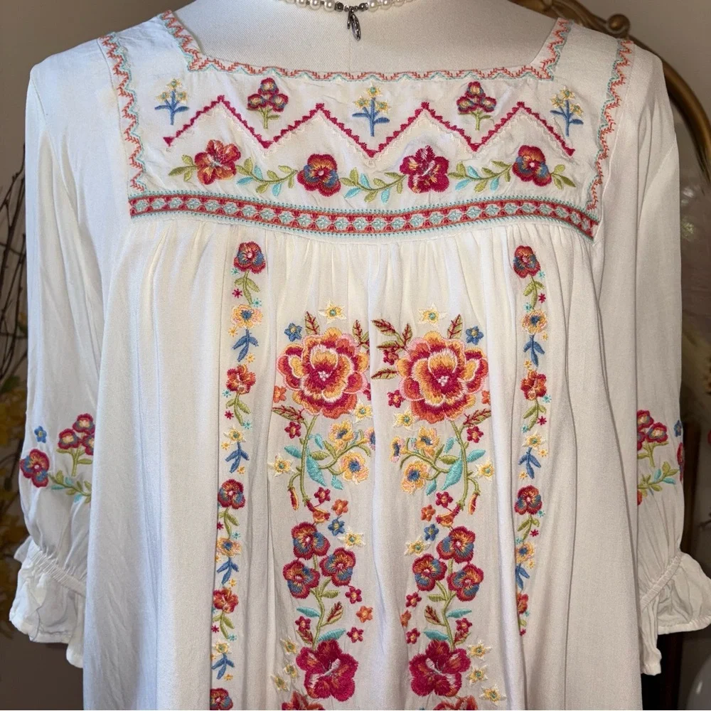 Savannah Jane Embroidered White Blouse NWOT - Picture 7 of 15